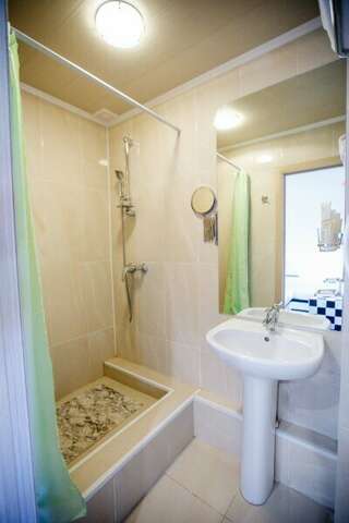 Гостиница Есенин Курган Четырехместный номер «Премиум»-1